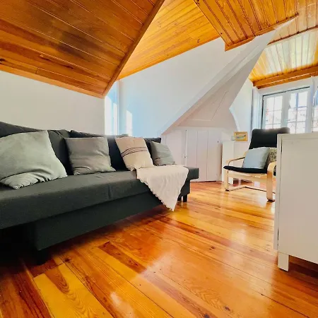 Apartment Cozy Near Bairro Alto Lisbon
